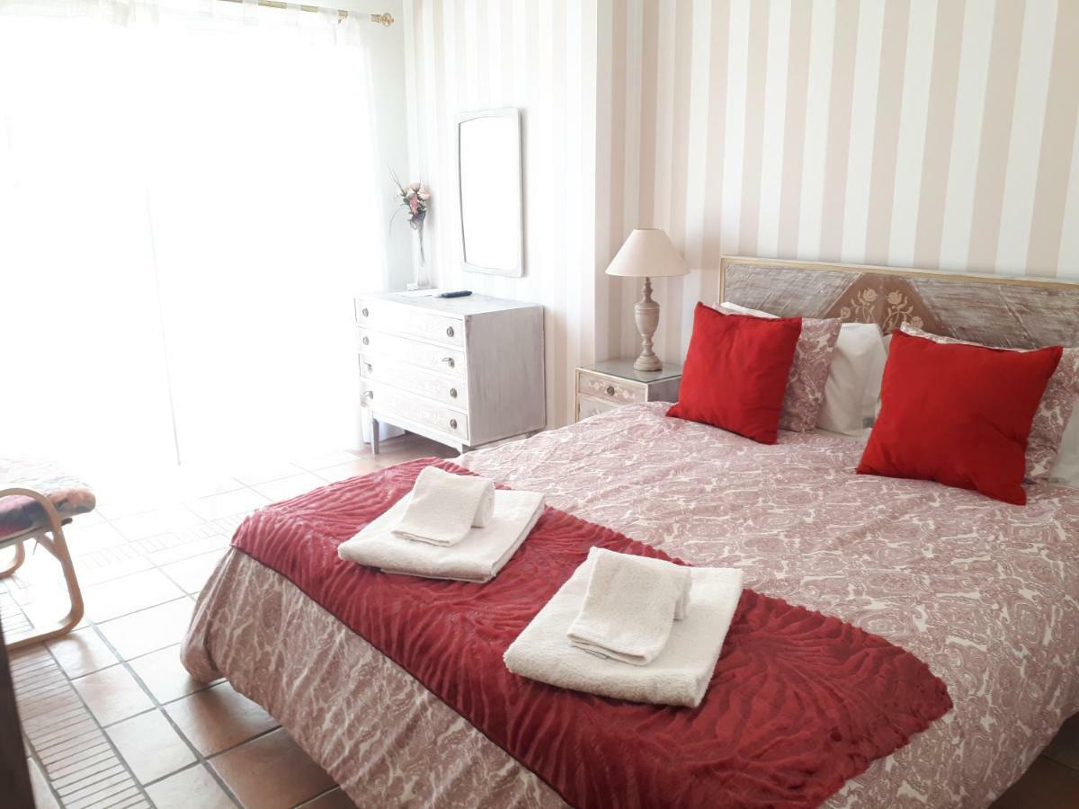 Golfinho Guest house *