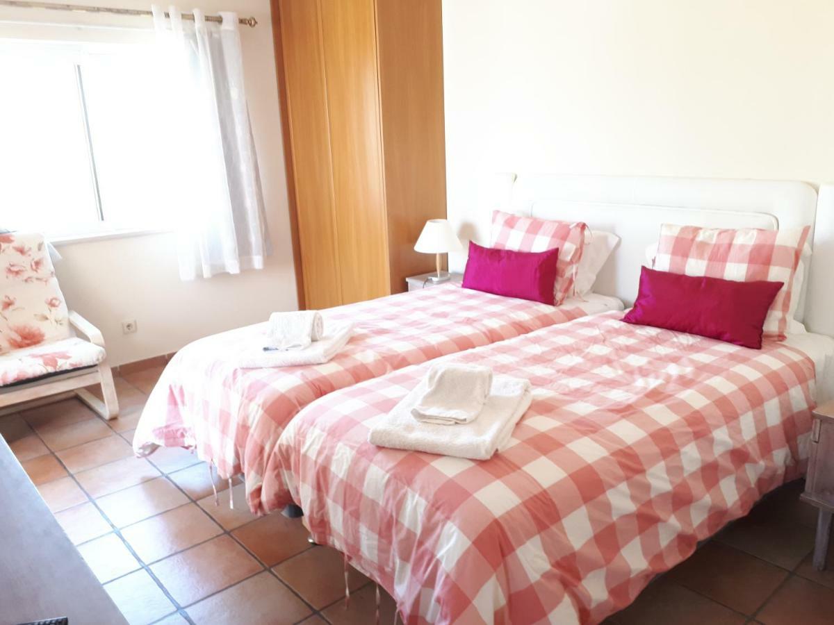Golfinho Guest house *