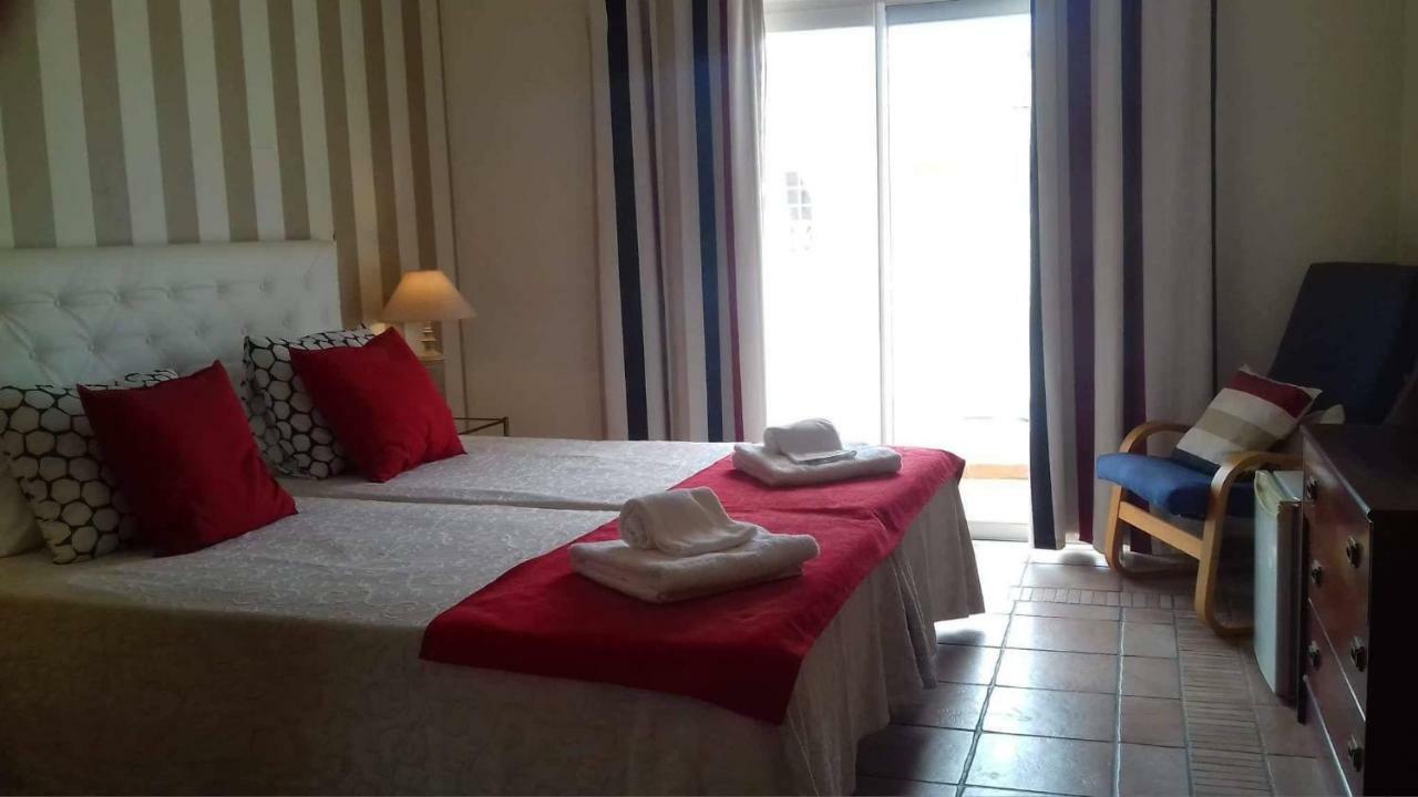 Golfinho Guest house *